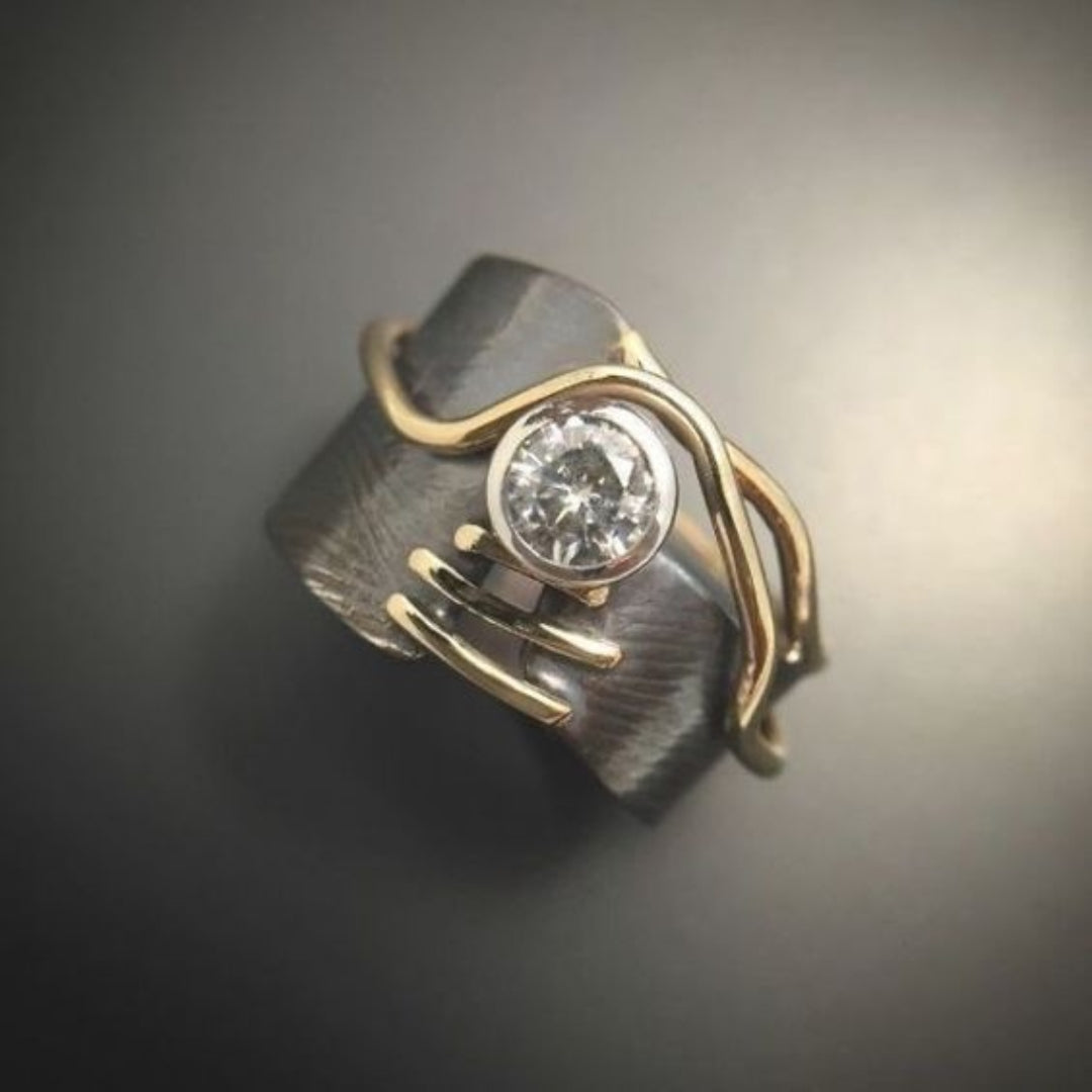 BettyRae - Dark ring with vintage
