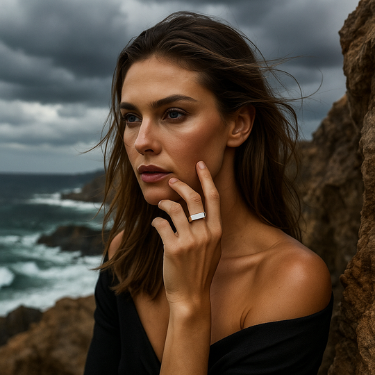 BettyRae - Essential water line ring