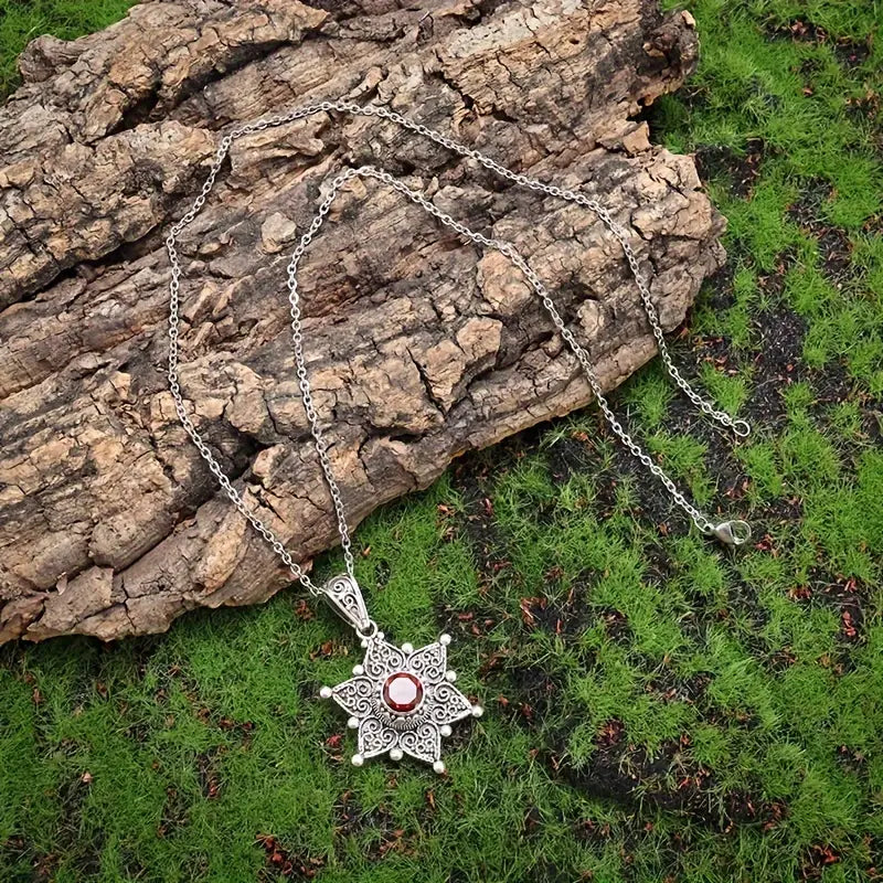 BettyRae - Carmalyth Necklace White Gold