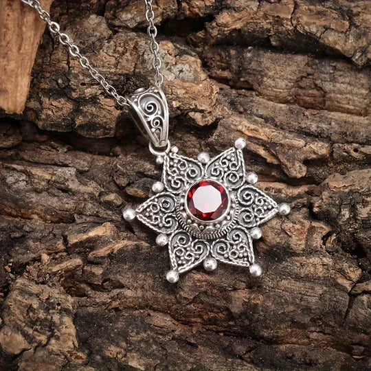 BettyRae - Carmalyth Necklace White Gold