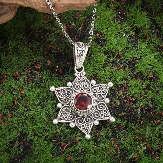 BettyRae - Carmalyth Necklace White Gold