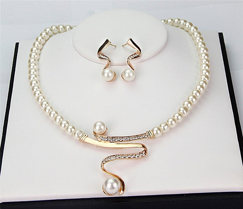 BettyRae™ - Natural Pearl Necklace + Earrings Set