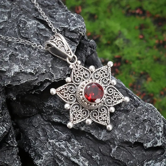 BettyRae - Carmalyth Necklace White Gold