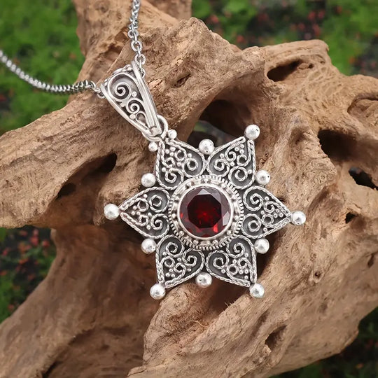 BettyRae - Carmalyth Necklace White Gold