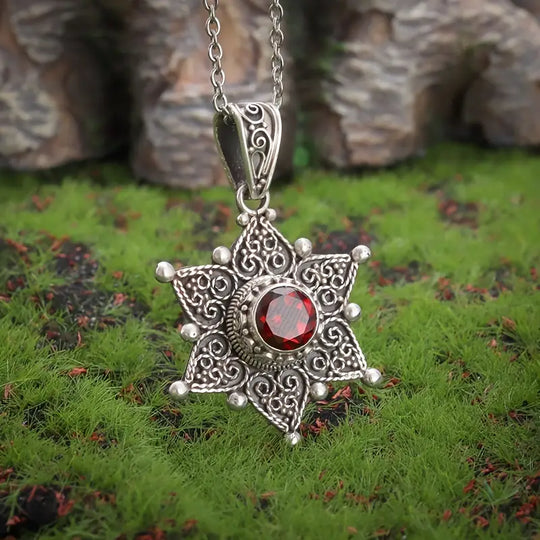 BettyRae - Carmalyth Necklace White Gold