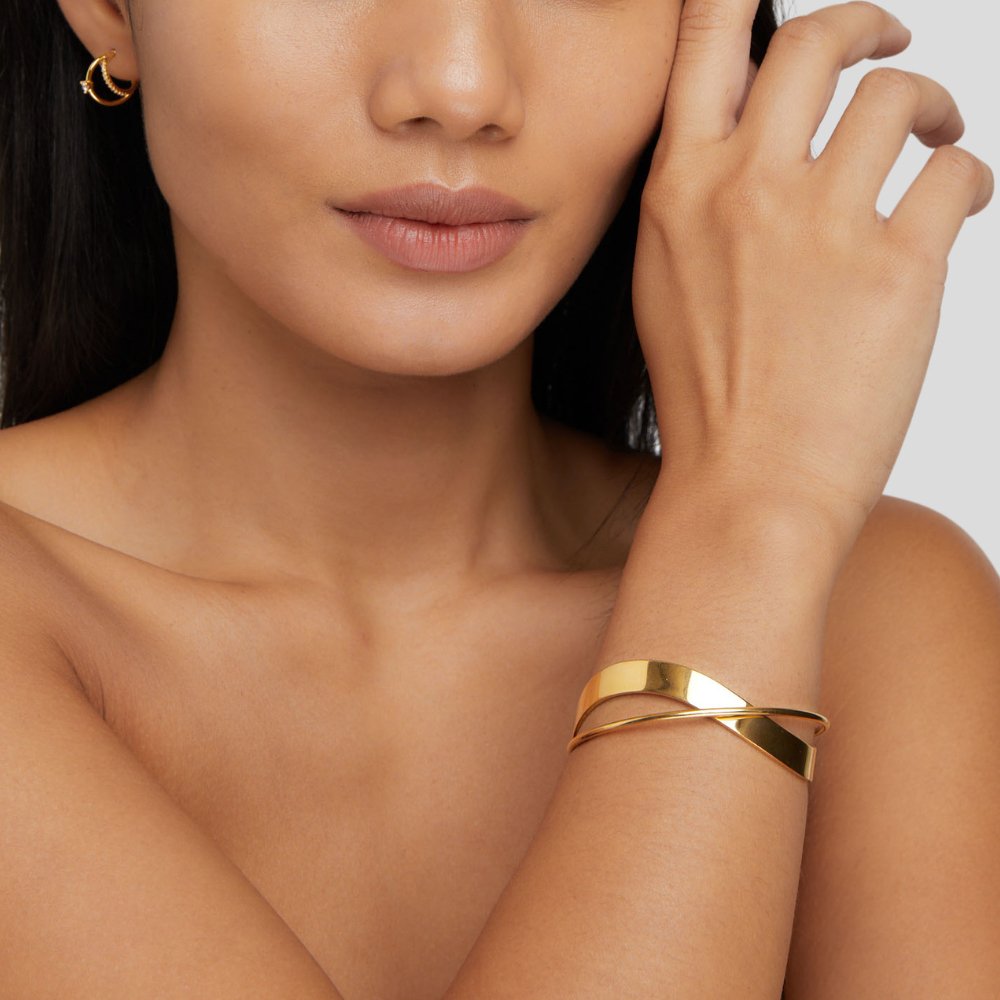 BettyRae - Unique Gold Bangle