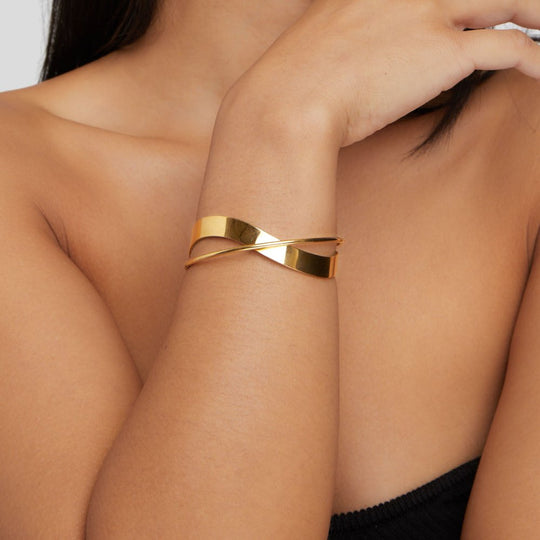 BettyRae - Unique Gold Bangle