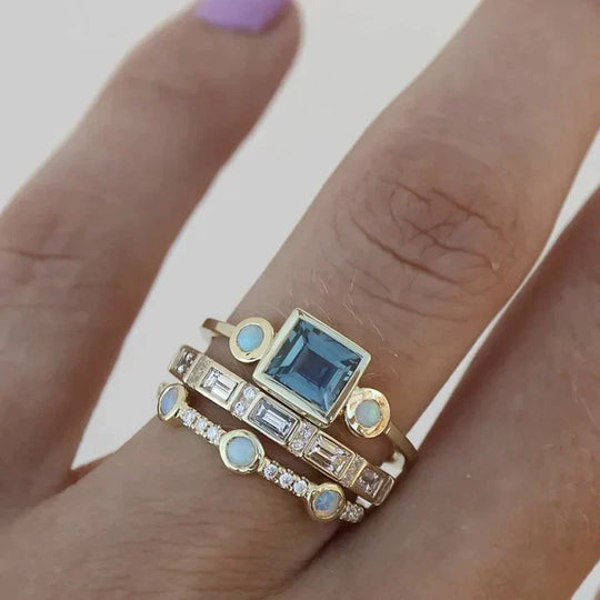 BettyRae - Ring with blue crystal in vintage style