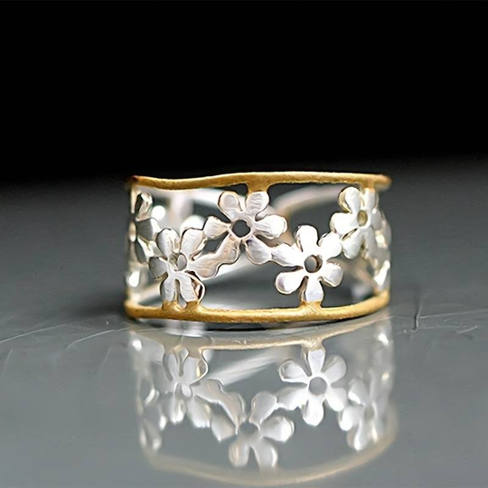 BettyRae - Irregular Hollow Daisy Ring